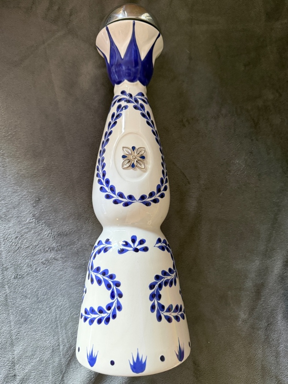 EMPTY CLASE AZUL TEQUILA REPOSADO BOTTLE 750ML HAND PAINTED Blue and White